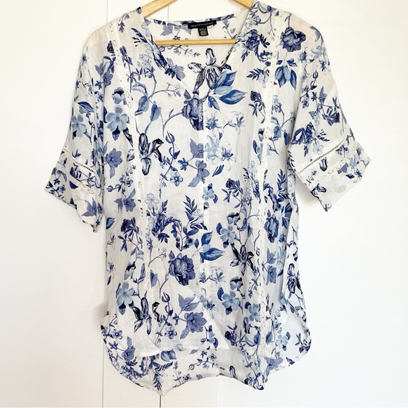 SAKS Fifth Avenue floral 100% linen short sleeve top small blue cottagecore - Picture 1 of 7